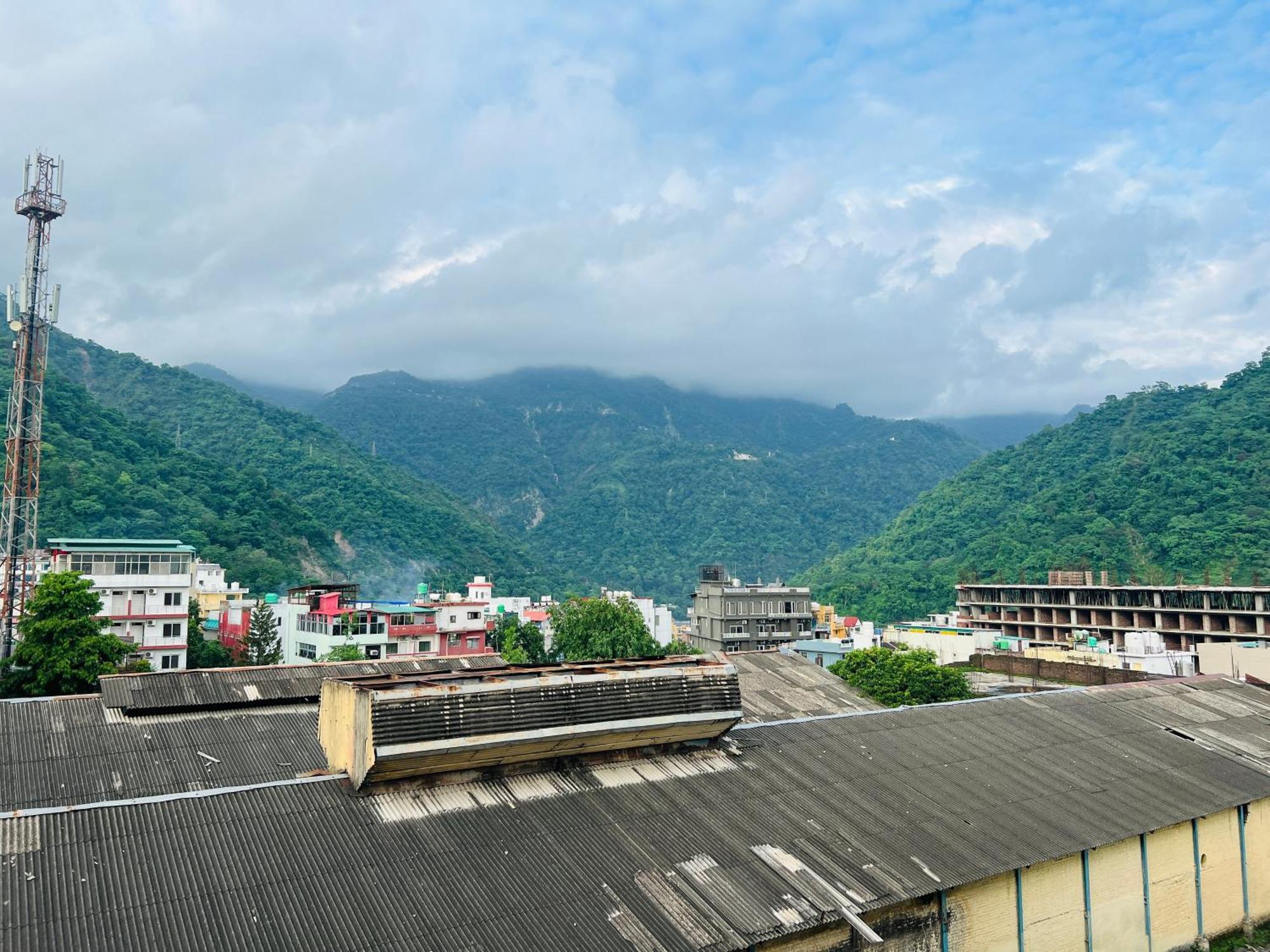 The Royal Galaxy Hotel Rishikesh Exterior photo