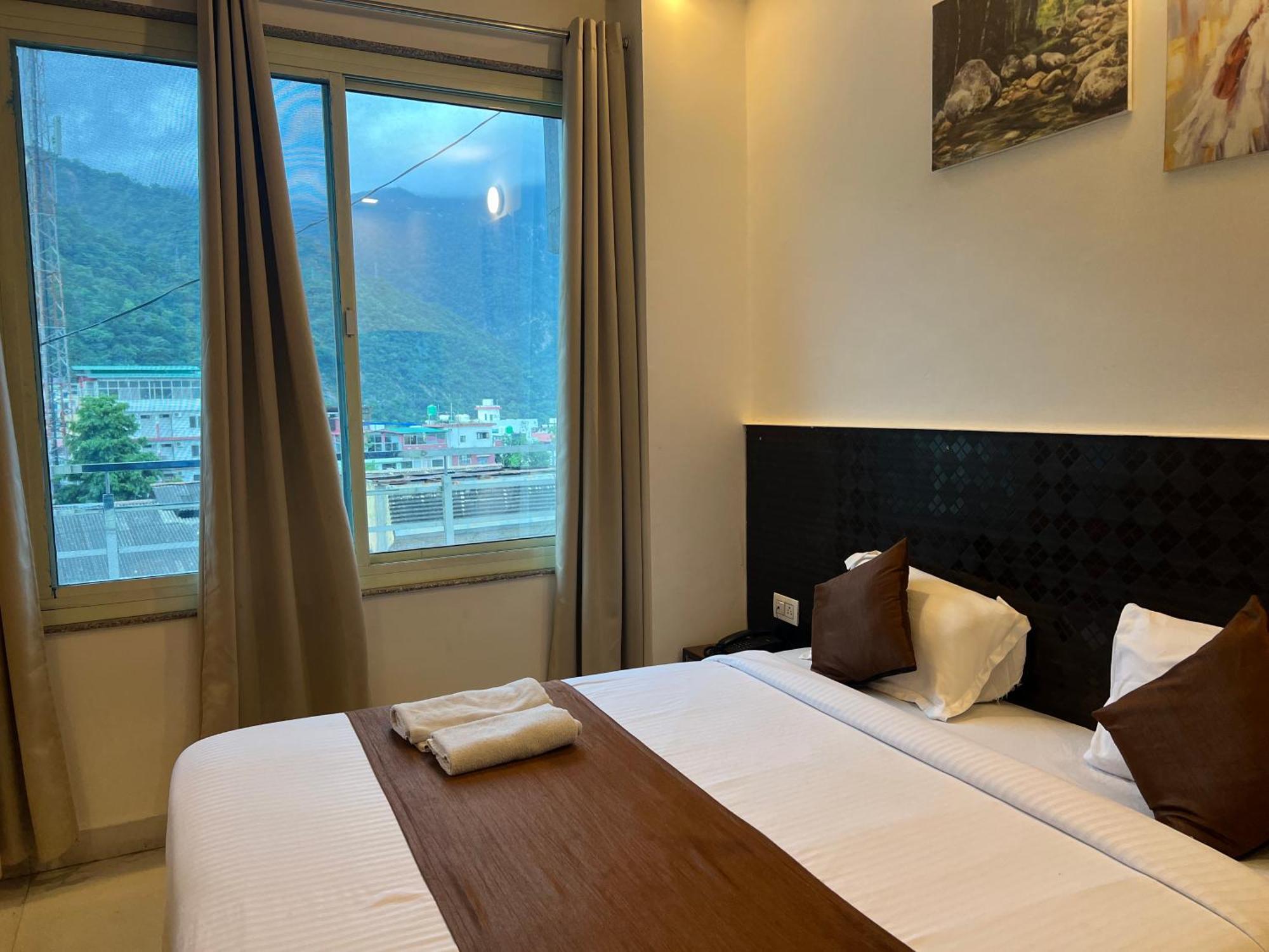 The Royal Galaxy Hotel Rishikesh Exterior photo