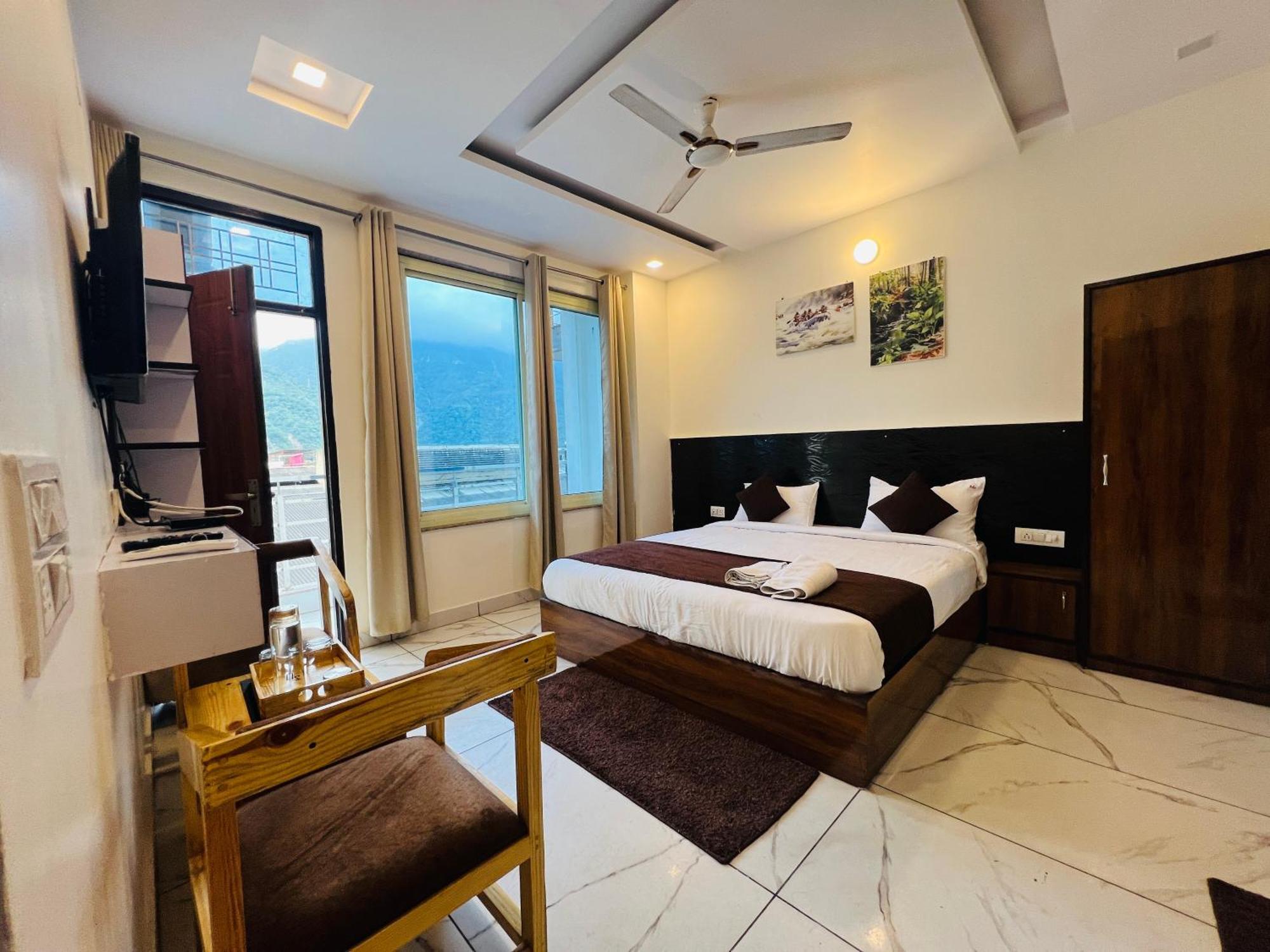 The Royal Galaxy Hotel Rishikesh Exterior photo